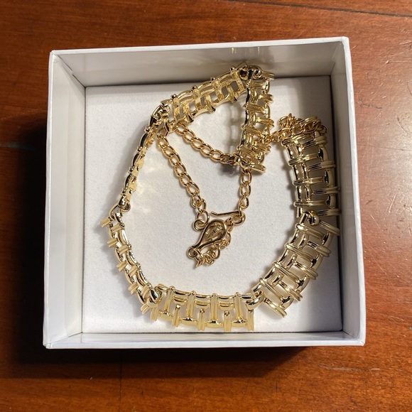 Vintage with Hanging Tag Sign Coro Gold-Tone Necklace. - Picture 7 of 8